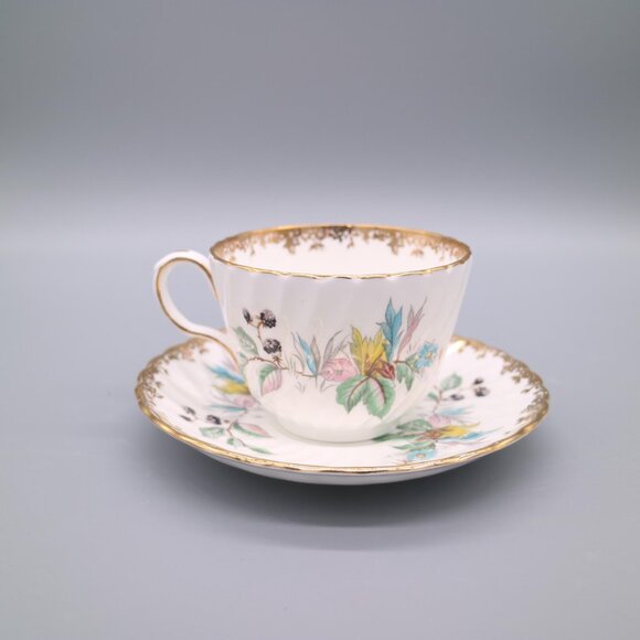 Aynsley Fine Bone China Pattern 2521 Gold Trim Flowers Vintage Cup & Saucer Set - Picture 3 of 5